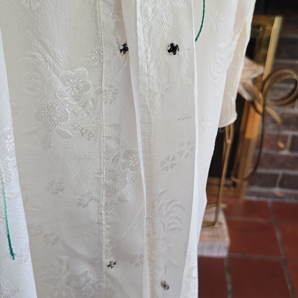 Stunning White Kimono with Lovely Floral Embroidery, Vintage​​ - Picture 4 of 12